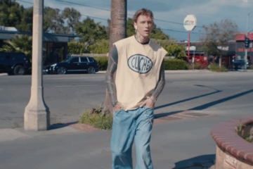 Clichê é o mais novo lançamento de Machine Gun Kelly; o álbum Lost Americana, próximo projeto do cantor, tem previsão de estreia ainda este ano. (Foto: Reprodução/YouTube)