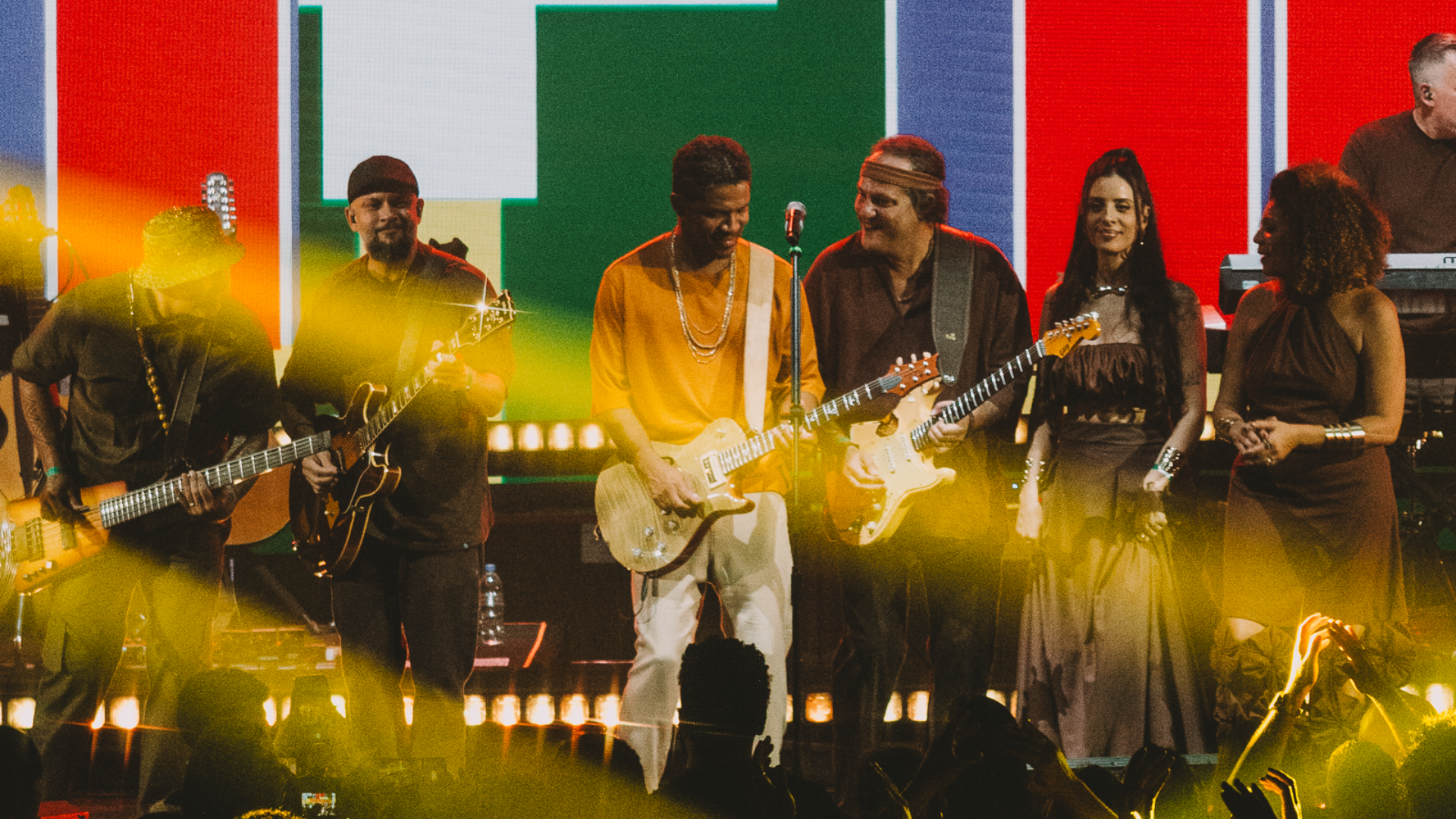 Natiruts durante show de despedida na Fundição Progresso, Rio de Janeiro