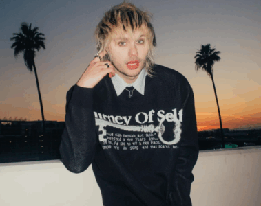 Michael Clifford, da 5SOS, revelou qual a história por trás de seu single give me a break!, pouco antes do lançamento de seu primeiro álbum solo. (Foto: Reprodução/Instagram)