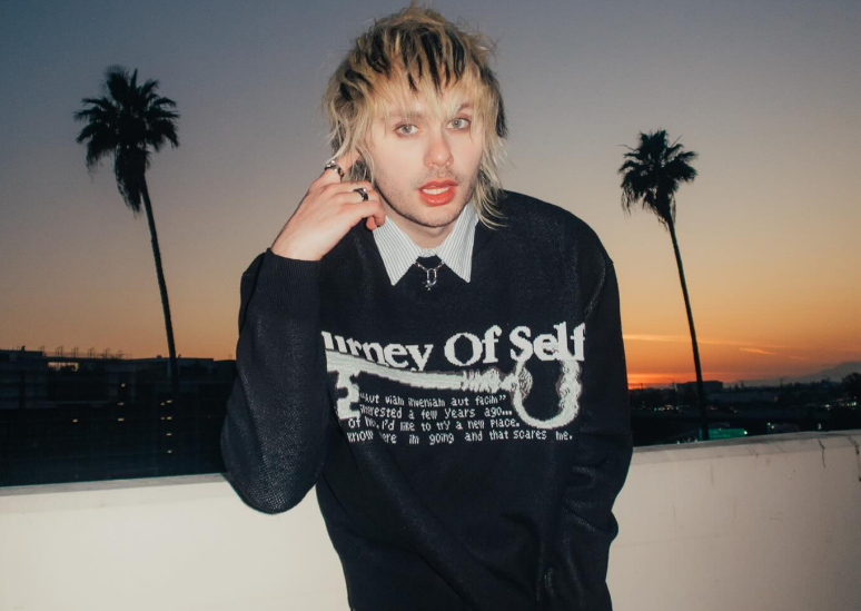Michael Clifford, da 5SOS, revelou qual a história por trás de seu single give me a break!, pouco antes do lançamento de seu primeiro álbum solo. (Foto: Reprodução/Instagram)