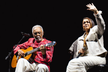 Preta Gil cantando Drão com Gilberto Gil durante show no Allianz Parque em São Paulo
