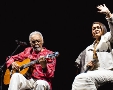 Preta Gil cantando Drão com Gilberto Gil durante show no Allianz Parque em São Paulo