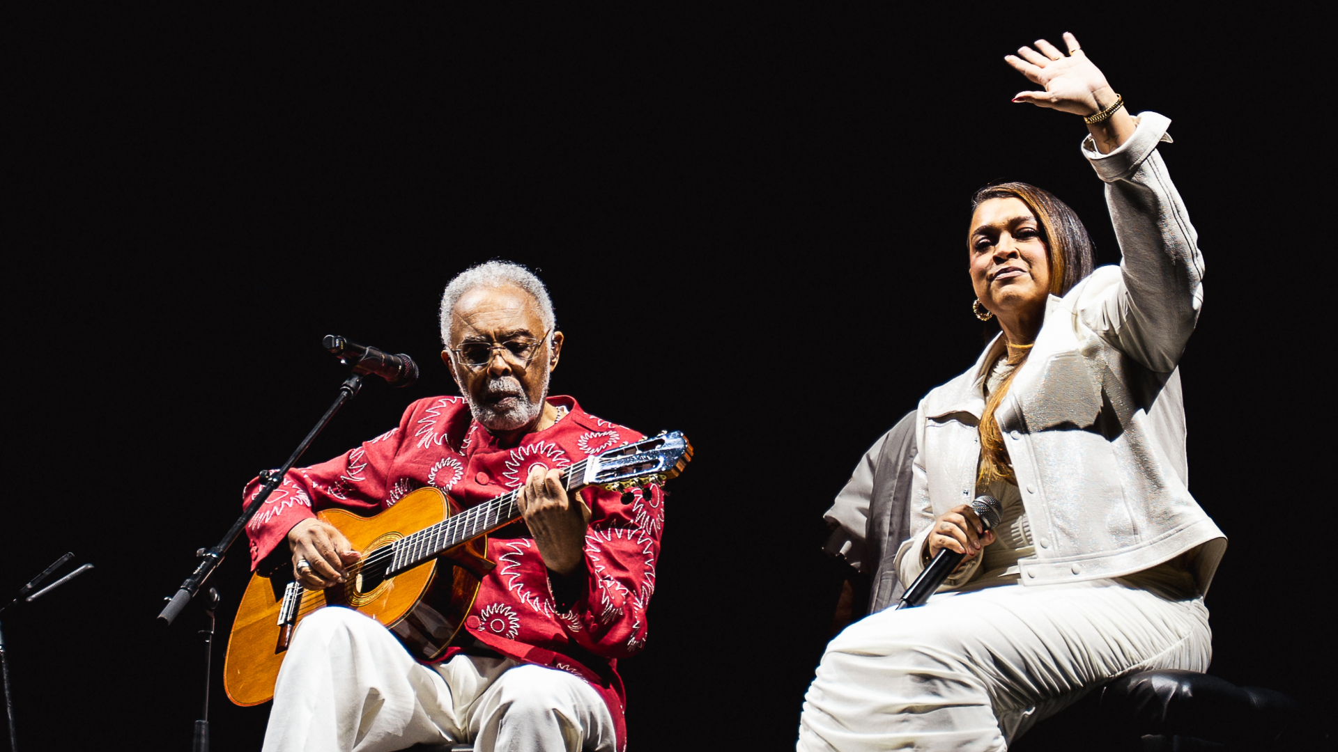 Preta Gil cantando Drão com Gilberto Gil durante show no Allianz Parque em São Paulo