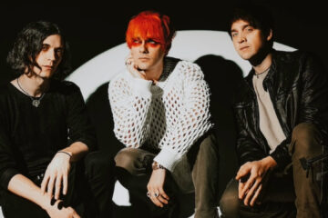 Integrantes do Waterparks em sessão de fotos promocional, anunciando novo contrato com a BMG.