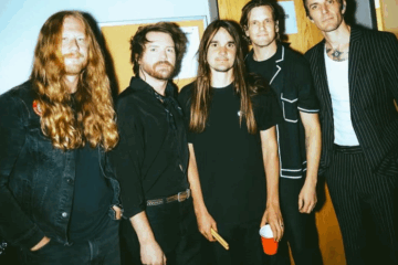 Banda fará uma lojinha Pop Up com direito a Meet & Greet; confira os detalhes e relembre a opinião do grupo com a prática. (Foto: Reprodução/Instagram)