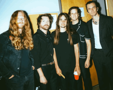 Banda fará uma lojinha Pop Up com direito a Meet & Greet; confira os detalhes e relembre a opinião do grupo com a prática. (Foto: Reprodução/Instagram)