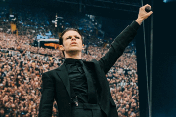 Yungblud emocionando o público durante o cover de "Changes" no festival em homenagem a Ozzy Osbourne