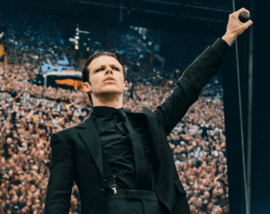 Yungblud emocionando o público durante o cover de "Changes" no festival em homenagem a Ozzy Osbourne