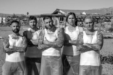 Avenged Sevenfold posa em foto promocional em preto e branco antes dos shows no Brasil em outubro de 2025.