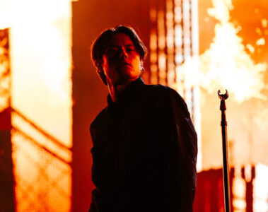 Bad Omens no palco do Louder Than Life 2025 durante a estreia ao vivo das músicas “Specter” e “Impose”, em Louisville, Kentucky.