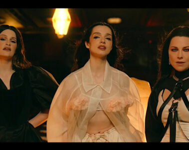 Courtney LaPlante, Poppy e Amy Lee no videoclipe cinematográfico de End of You.