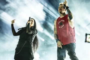 Amy Lee e Paul McCoy cantam juntos “Bring Me to Life” durante show do Evanescence no Louder Than Life 2025, em Louisville.