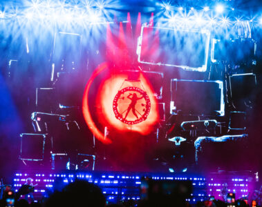 Katy Perry em performance da The Lifetimes Tour na Arena da Baixada em Curitiba, diante de 30 mil fãs.