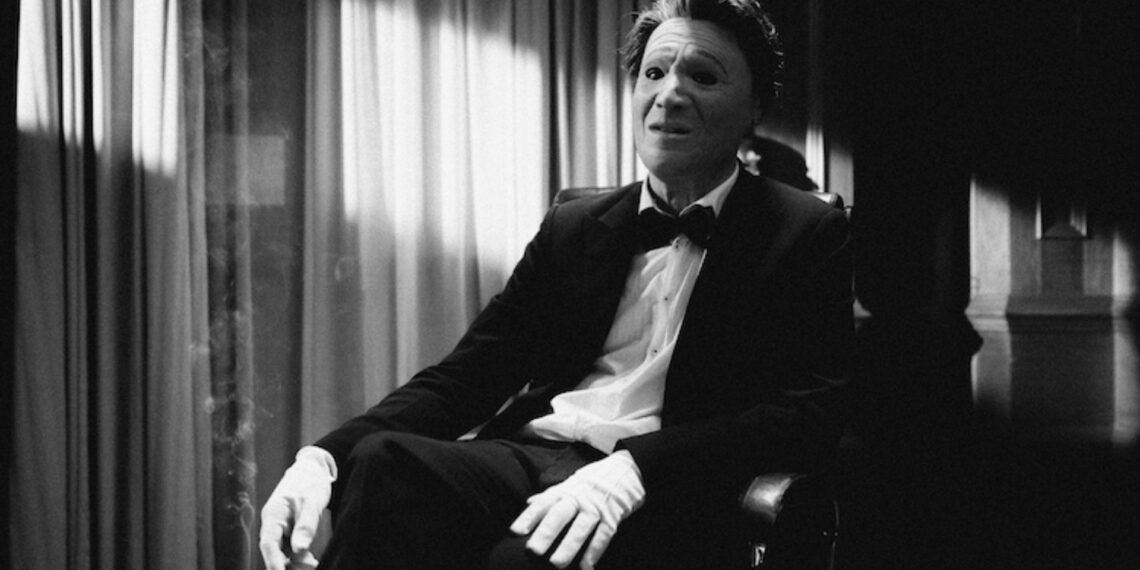 Integrante do PRESIDENT em foto conceitual do single “Destroy Me”, parte do EP King Of Terrors, lançamento previsto para setembro de 2025.