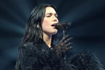 Dua Lipa se posiciona em defesa da Palestina após polêmica no Glastonbury — Kevin Mazur/Getty Images