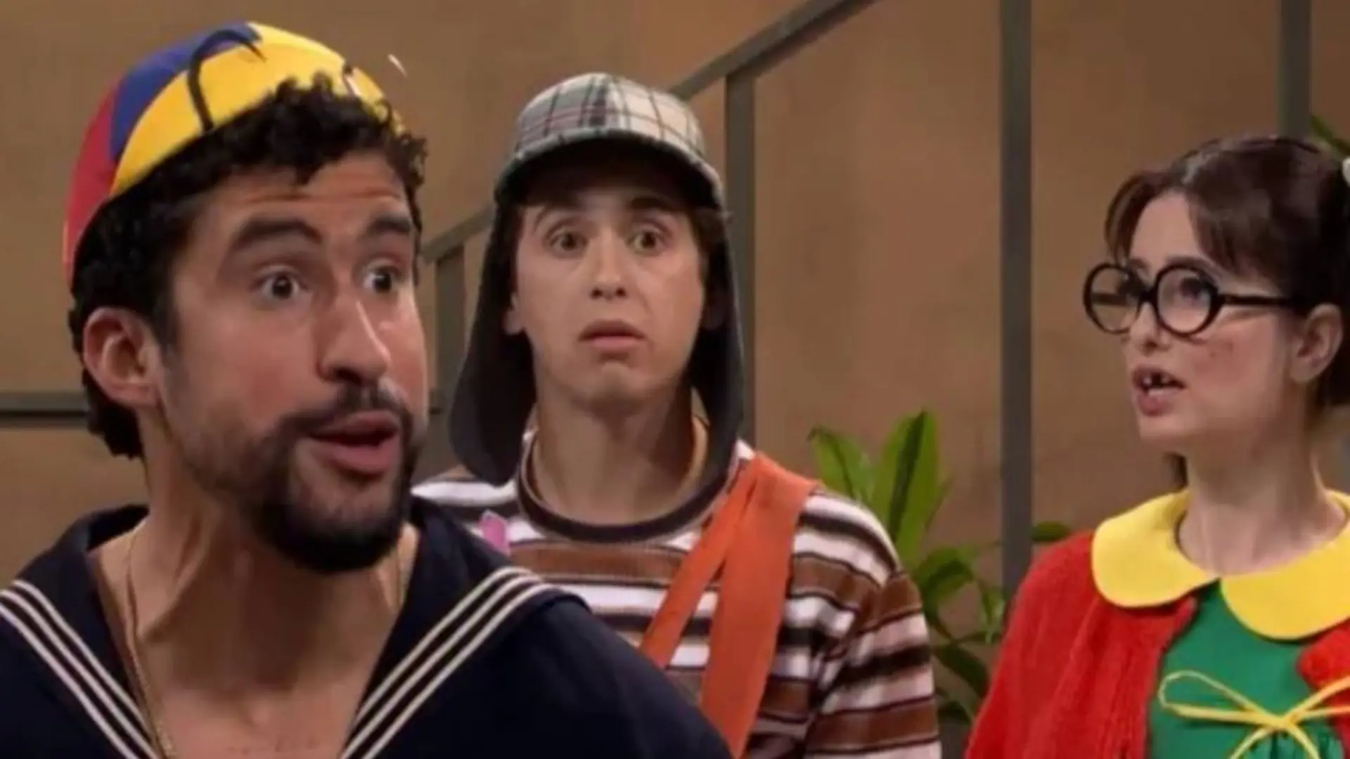 Bad Bunny caracterizado como Quico em homenagem ao seriado Chaves durante esquete do Saturday Night Live, ao lado dos personagens Chaves e Chiquinha.