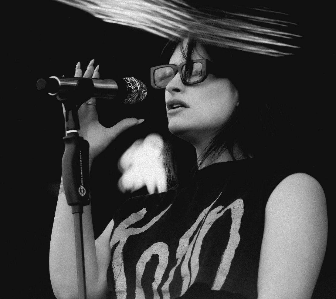 Vocalista do Spiritbox revelou escutar funk brasileiro durante sessões de exercícios físicos. (Foto: Reprodução/Instagram)