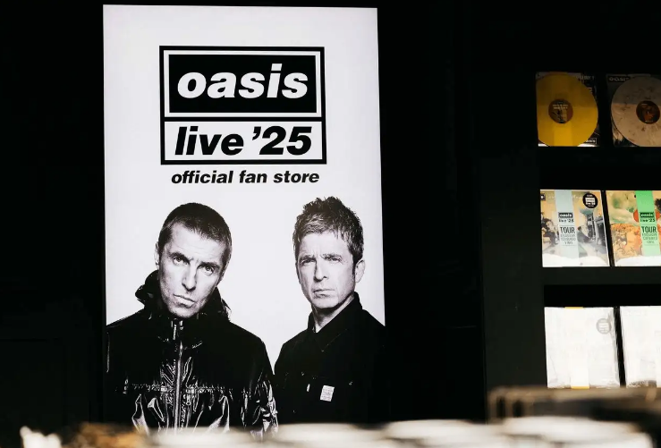 Pop-up em São Paulo reúne merch da turnê, peças limitadas e a coleção Adidas x Oasis. (Foto: Divulgação)
