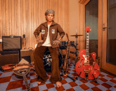 A australiana Tash Sultana está voltando ao Brasil! A Moodgate conversou com a artista sobre o retorno ao país e o lançamento do novo álbum.