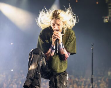 Anos após a morte de Chester Bennington, o Linkin Park voltou com uma nova vocalista, Emily Armstrong, e momentos inesquecíveis. Veja a lista!