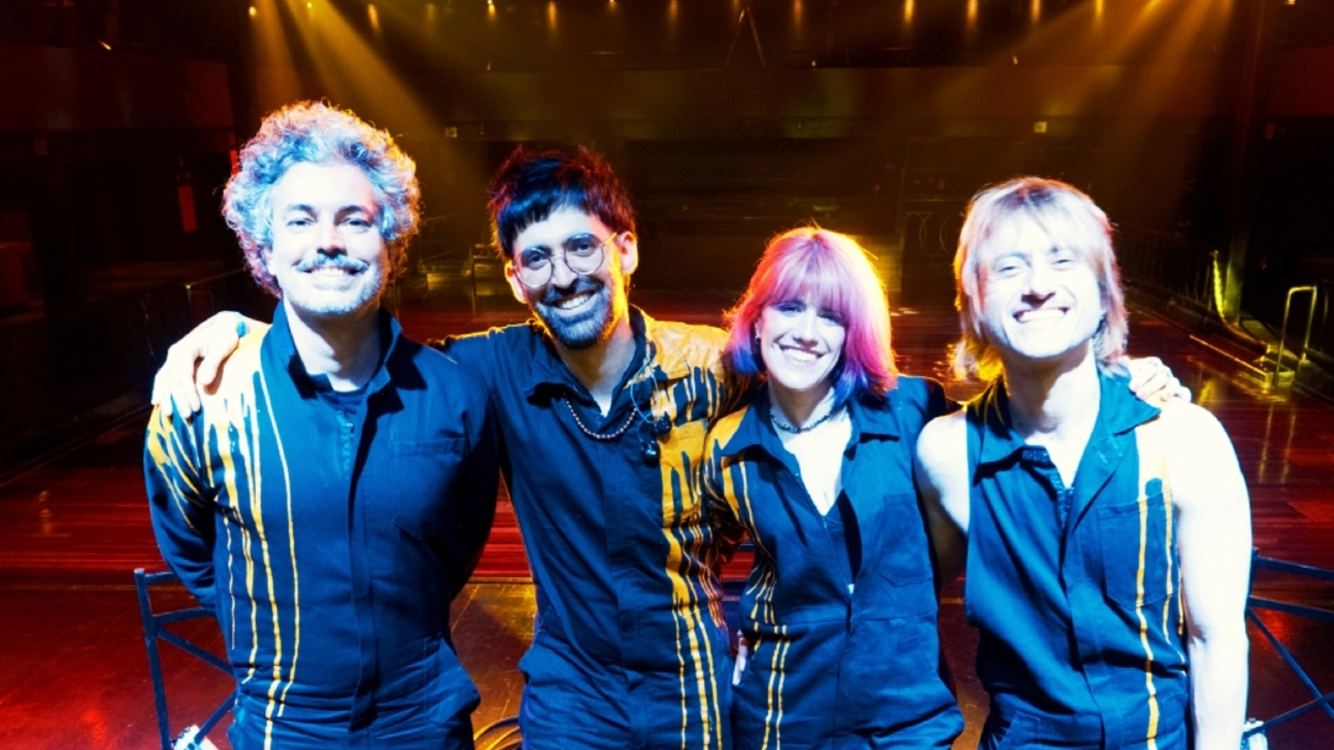 Supercombo posa no palco da Audio durante gravação do projeto Audio Sessions em São Paulo