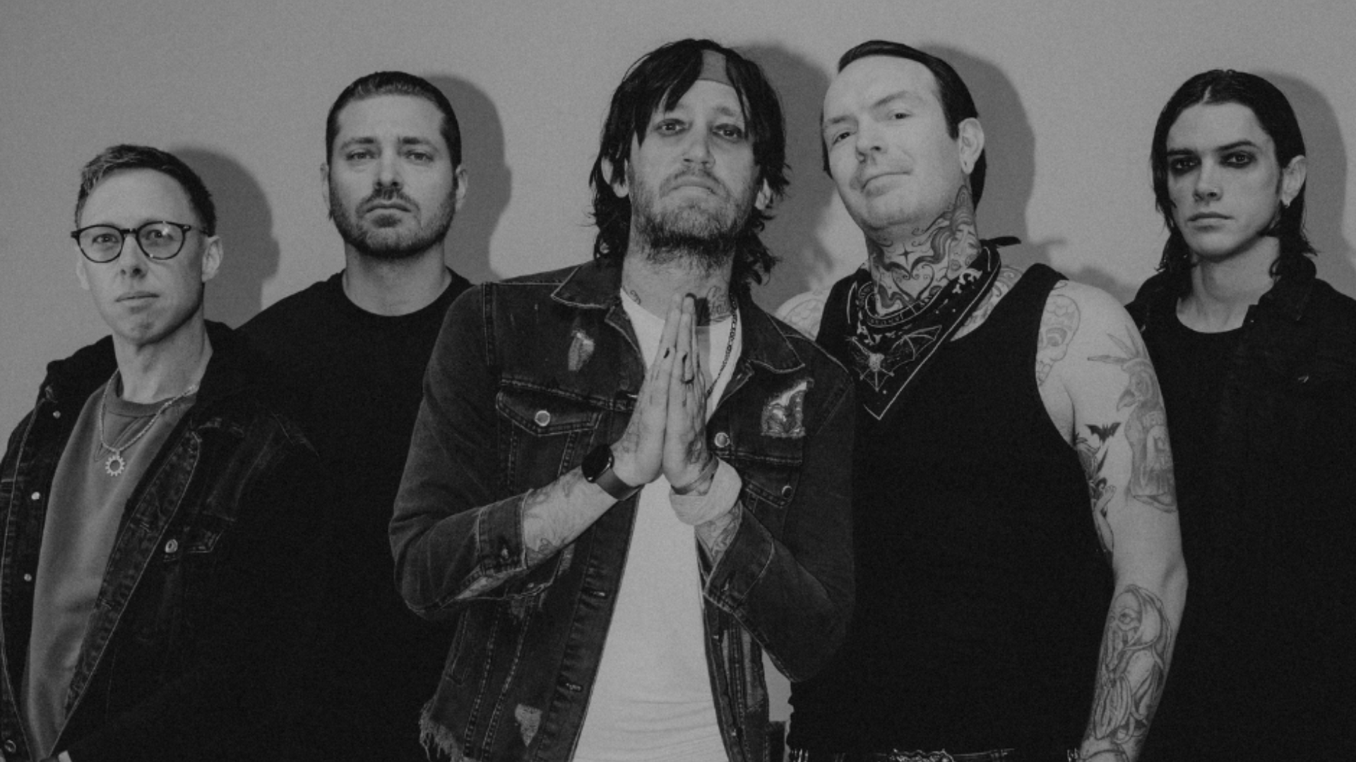 Banda Alesana em foto promocional da turnê de 15 anos do álbum The Emptiness