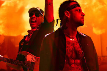 Tom Morello e Caleb Shomo em cena intensa no clipe de “Everything Burns”, colaboração ligada ao jogo Final Fantasy XIV