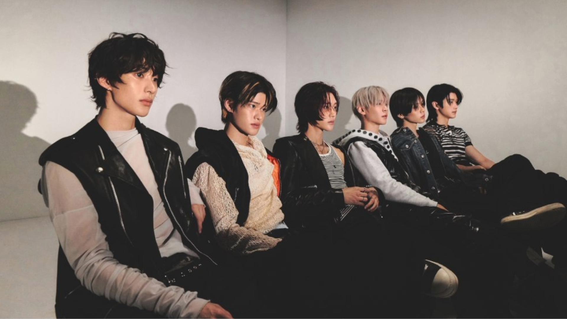 Grupo de K-pop RIIZE em foto promocional oficial para divulgação do show em São Paulo