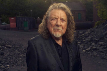 Robert Plant em retrato promocional para a turnê “Rugido de Outono”.