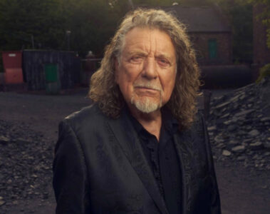 Robert Plant em retrato promocional para a turnê “Rugido de Outono”.