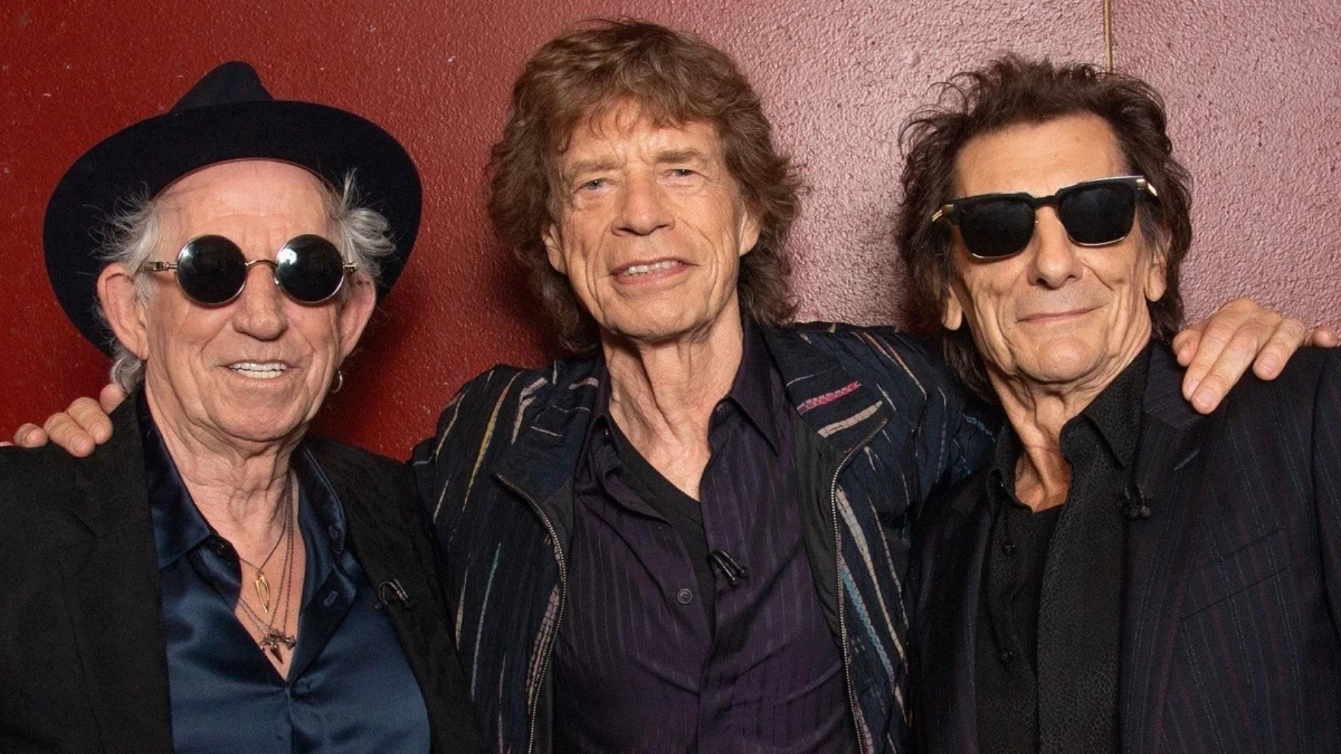 Os Rolling Stones posam juntos em foto promocional com Keith Richards, Mick Jagger e Ronnie Wood