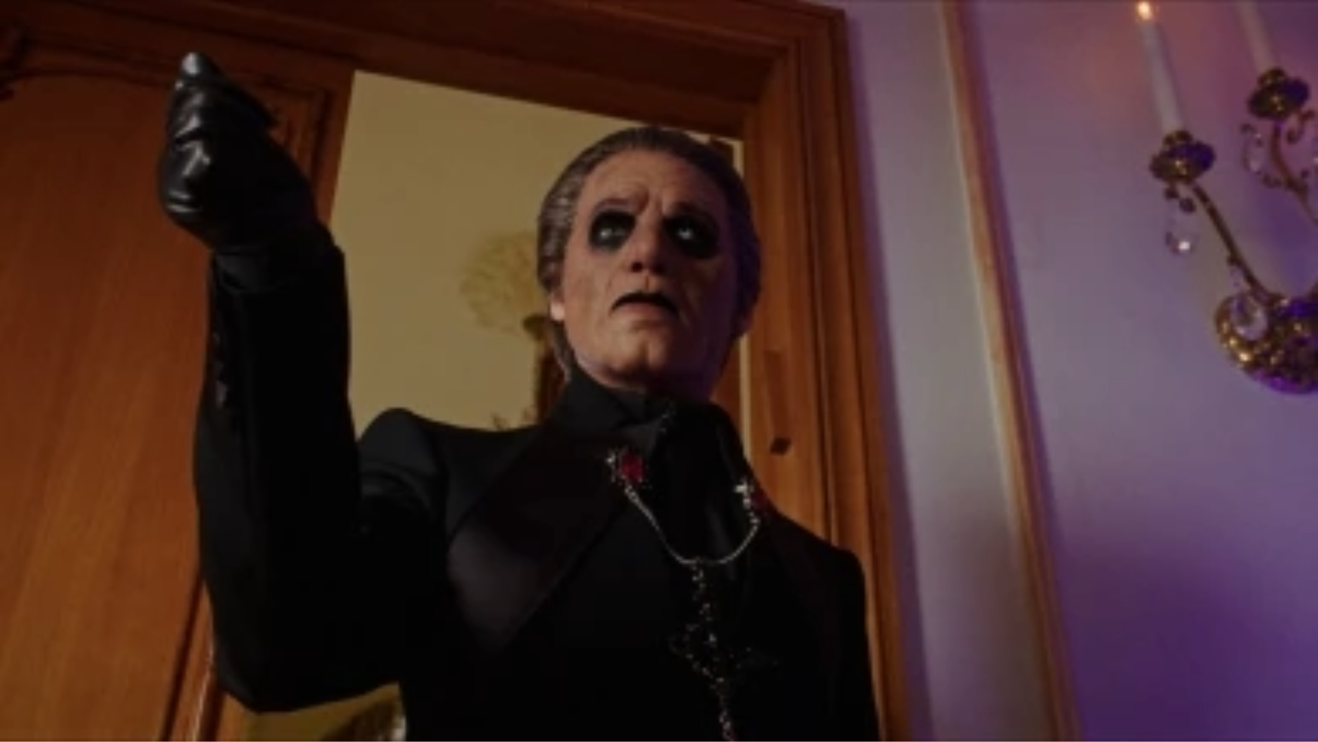 Frater Imperator em cena no lyric video do cover “It’s a Sin”, relançado pelo Ghost