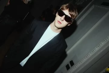 The Dare posa de óculos escuros em foto publicada no Instagram antes do Lollapalooza Brasil 2026