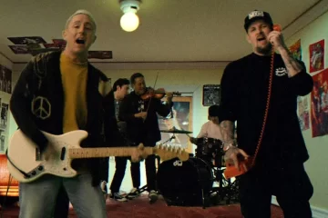 Yellowcard e Good Charlotte no clipe da música Bedroom Posters
