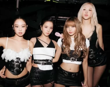 BLACKPINK reunido em foto promocional anunciando o comeback com o mini-álbum DEADLINE