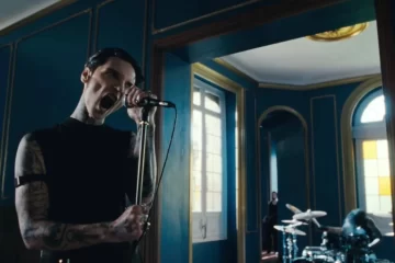 Andy Biersack canta intensamente no videoclipe de “Certainty”, novo single do Black Veil Brides