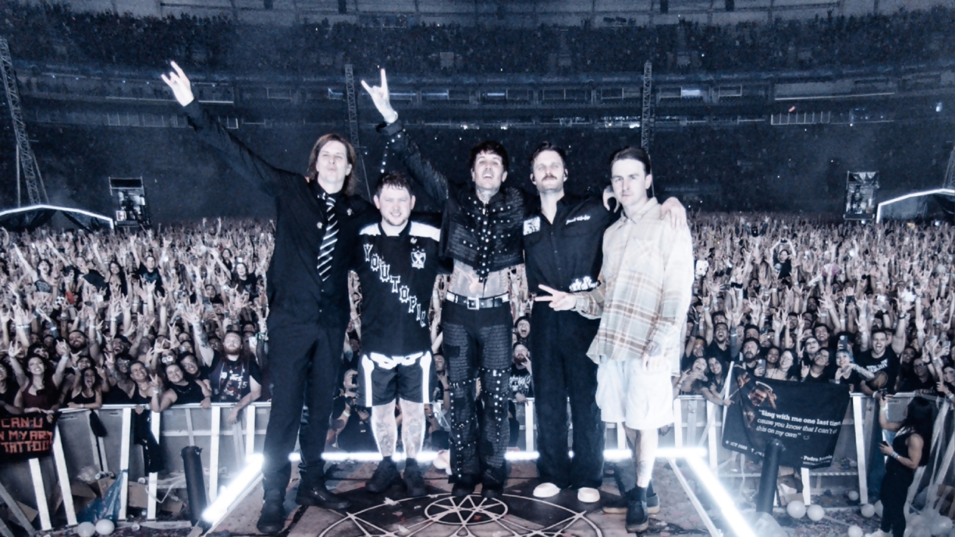 Bring Me The Horizon no palco em São Paulo durante o maior show da carreira, gravado para o filme-concerto LIVE In São Paulo