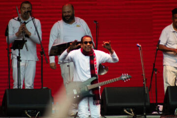 Jorge Ben Jor se apresentando ao vivo no palco do Rock The Mountain, em 2022