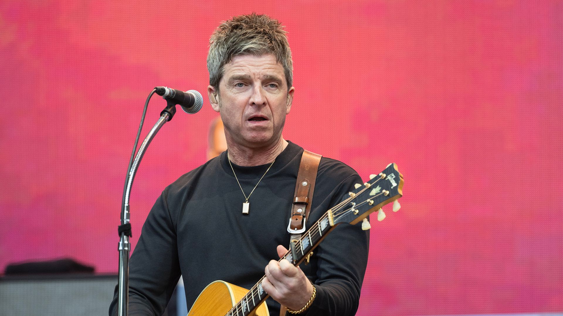Noel Gallagher indica novas músicas após turnê do Oasis