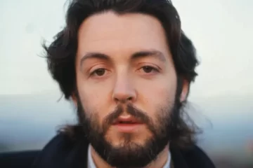 Paul McCartney em imagem promocional do documentário sobre sua carreira pós-Beatles
