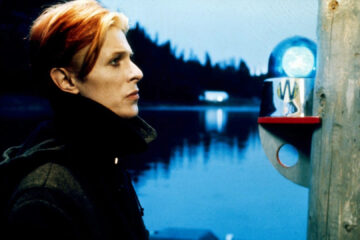 David Bowie durante sua fase em Berlim em 1977, período em que lançou a música “Sound and Vision”