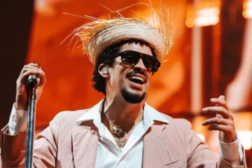 Bad Bunny se apresenta ao vivo no Coliseo de Puerto Rico durante residência em 2025