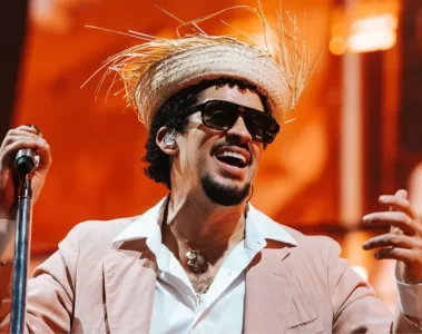 Bad Bunny se apresenta ao vivo no Coliseo de Puerto Rico durante residência em 2025