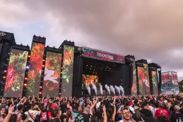 Palco principal do Lollapalooza Brasil no Autódromo de Interlagos durante show