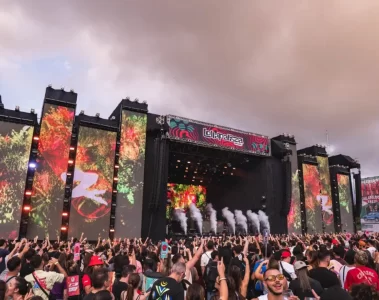 Palco principal do Lollapalooza Brasil no Autódromo de Interlagos durante show