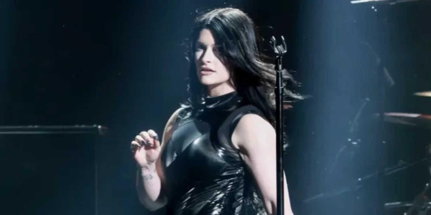 Courtney LaPlante durante apresentação do Spiritbox no Grammy Awards 2026.