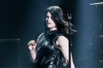 Courtney LaPlante durante apresentação do Spiritbox no Grammy Awards 2026.