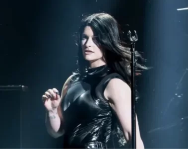 Courtney LaPlante durante apresentação do Spiritbox no Grammy Awards 2026.