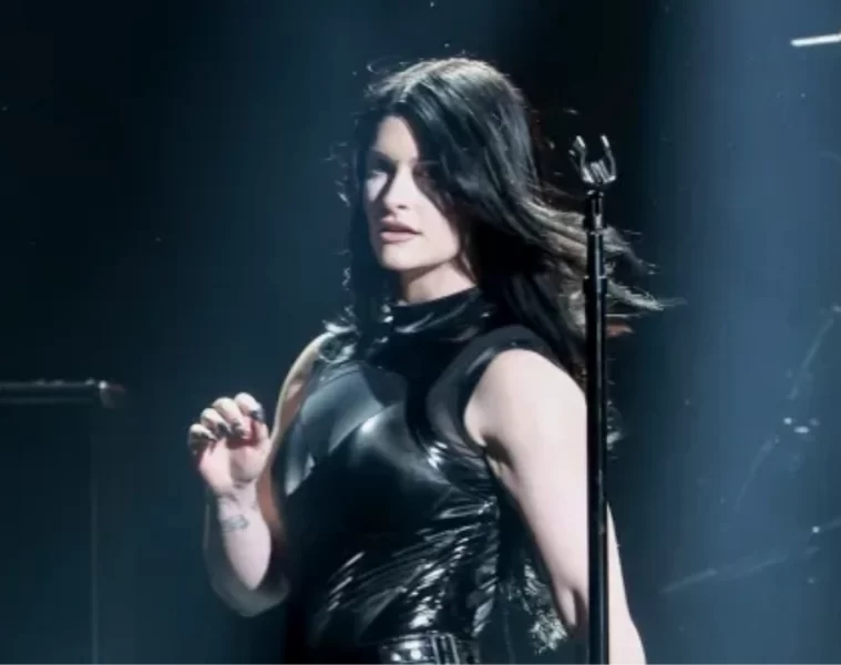 Courtney LaPlante durante apresentação do Spiritbox no Grammy Awards 2026.