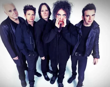 Integrantes do The Cure em foto promocional do álbum Songs of a Lost World.